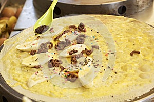 Making crepe banana chocolate crispy pancake