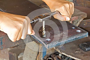 Making female thread by die tool