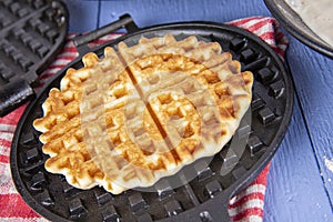 Making homemade waffels