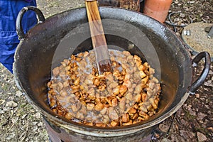 Making lard and cracklings