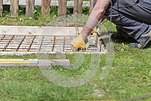 Making a net of steel bars