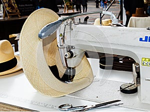 Tvorba klobouk na šití stroj 