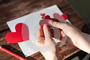 Making a Saint Valentine decoration hearts