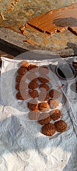 Making sweet jaggery suger can