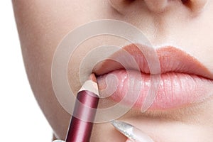 Making up lips contour