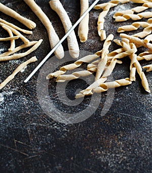 Making whole wheat flour pasta fusilli al ferro