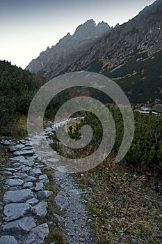 Malá Studená dolina, Vysoké Tatry, Slovensko: typická turistická kamenná procházka v blízkosti Malé Studené doliny.