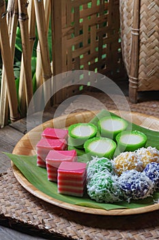 Malaysia\'s popular assorted sweet desserts