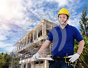 Male Building contractor Sign the signature on the Construction progress form