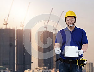 Male Building contractor Sign the signature on the Construction progress form