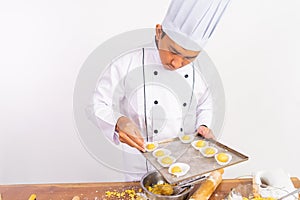 male chef observing the level of doneness of the cake