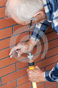 Male connected garden hose to the tap