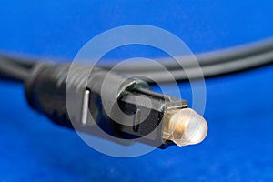 male connector for optical connection to toslink