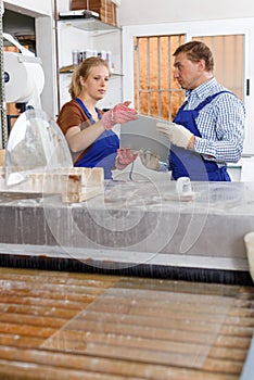 Male with female working on glass washing machine