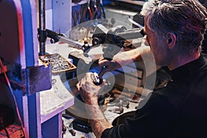 Goldsmith is looking into gem setting microscope