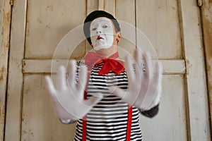 Male mime artist, gesture scene, parody comedy