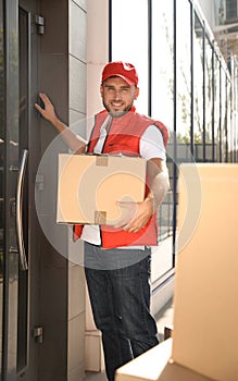 Male mover with parcel box