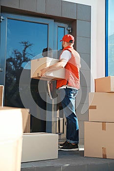 Male mover with parcel box near