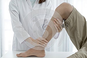 Male patients consulted physiotherapists with knee pain problems for examination and treatment in rehabilitation centers.