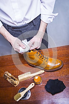 Male Shoes Cleaner Using Soft Cloth For Polishing Male Tan Brogue Derby Boots