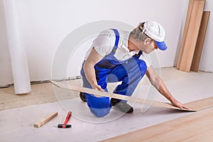 Male Worker laminate flooring