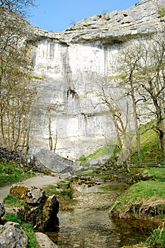 Malham Cove, Yorkshire Dales National Park (UK) photo