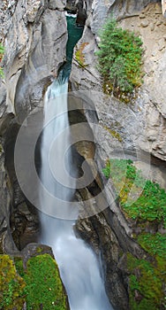 Maligne canyon falls