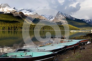 Maligne lake photo