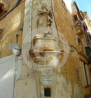 Malta, Valletta, figures built into the corners of the buildings photo