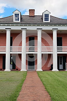 Malus-Beauregard House at Chalmette Battlefield, view from the levee side