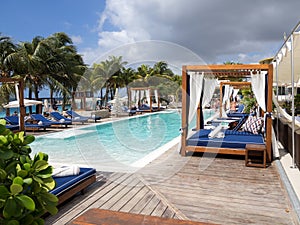 Mambo beach - swimming pool