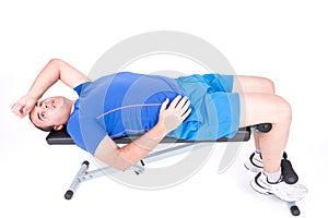 Man in abdominal bench