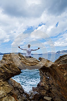 Man admires the sea