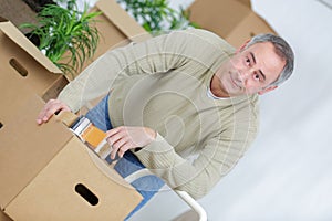 man and boxes use to relocate