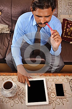 Man browsing on tablet pc blank screen-blank mobile screen and w