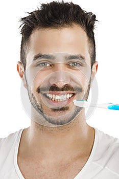 Man brushing the teeth