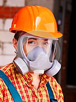 Man in builder respirator.