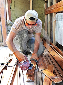 Man building a house and workimg with wood
