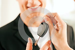 Man buying car - key being given