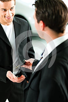 Man buying car - key being given