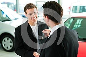 Man buying car - key being given