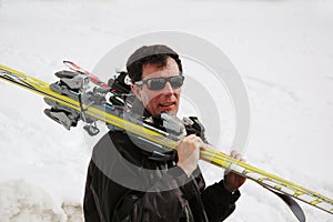 Man carrying skis
