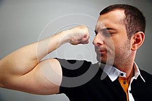 Man in casual cloth showing his biceps