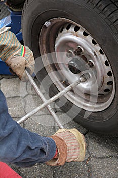 Man changing a car tyre