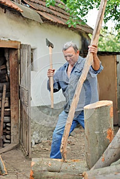 Hombre ondulado bosque 