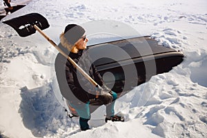 Man cleans snow and cleans car shovel from snow