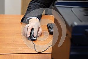 man at the computer, hand on the mouse