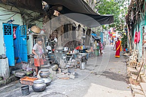 Man cooking street food at Kolkata