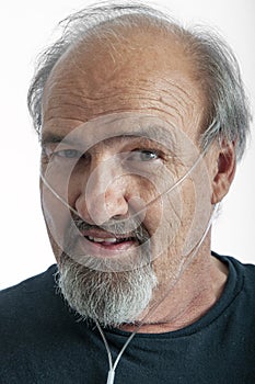 Man with COPD wearing a nasal cannula for suplemental oxygen