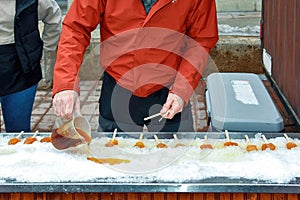 Man creates Maple taffy in the snow